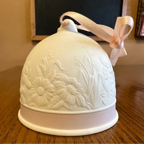 Lladro Collector’s Society Bell - Spring - Picture 4 of 8